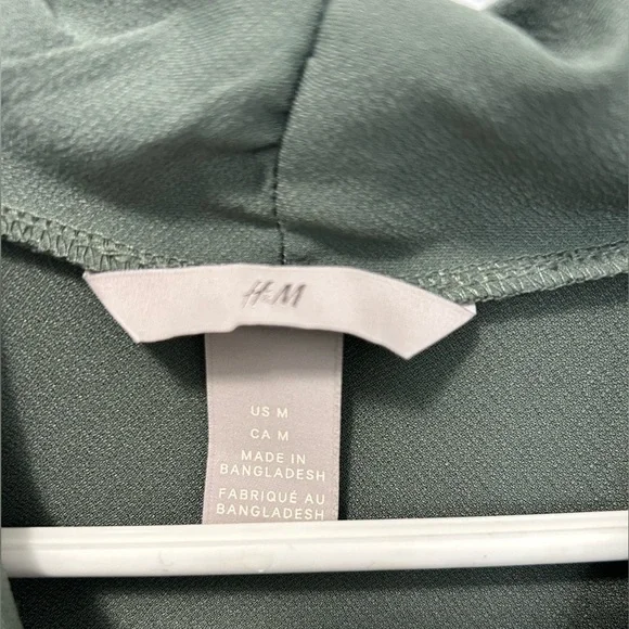 H&M pull over blouse - Picture 3 of 3